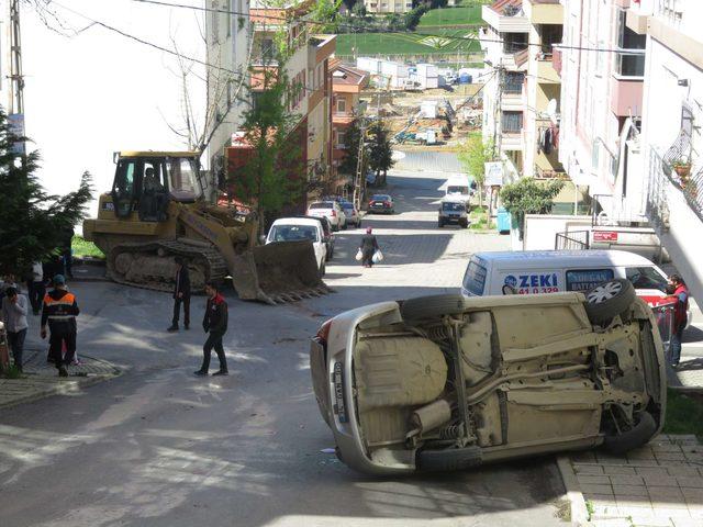 İş makinesi caddeyi birbirine kattı