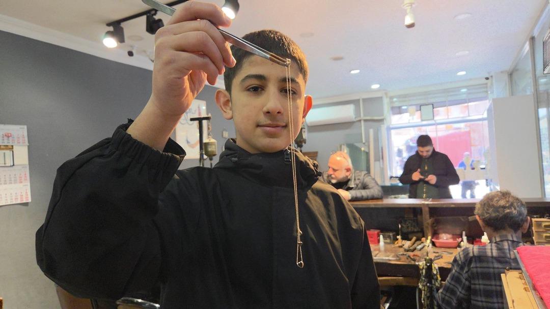 Altın, pırlanta, elmas her g&uuml;n ellerine geliyor: Fiyatını d&uuml;ş&uuml;nm&uuml;yorlar 4