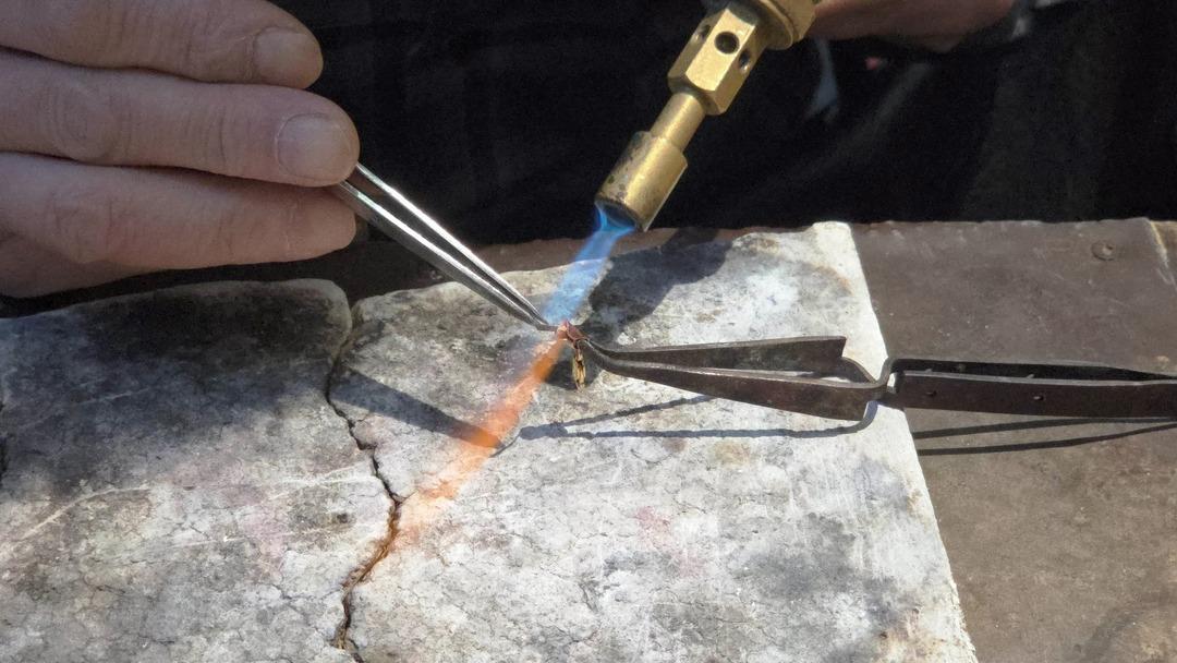 Altın, pırlanta, elmas her g&uuml;n ellerine geliyor: Fiyatını d&uuml;ş&uuml;nm&uuml;yorlar 5