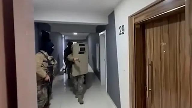 Aile izlenimi verip sitelere yerleşmişler! Yasa dışı bahis ağı 'h&uuml;cre evi' modeliyle y&ouml;netilmiş