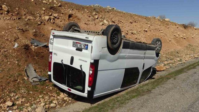 Gerc&uuml;ş&rsquo;te minib&uuml;s takla attı: 1 yaralı 3