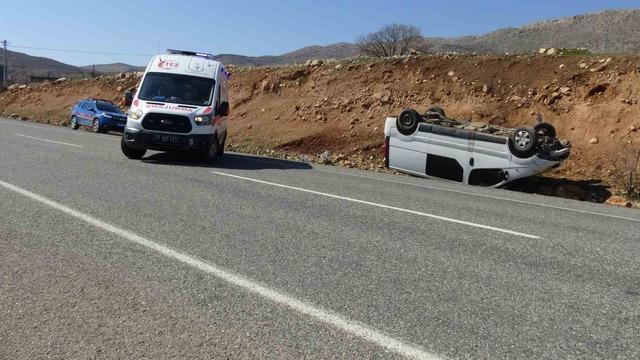 Gerc&uuml;ş&rsquo;te minib&uuml;s takla attı: 1 yaralı 1