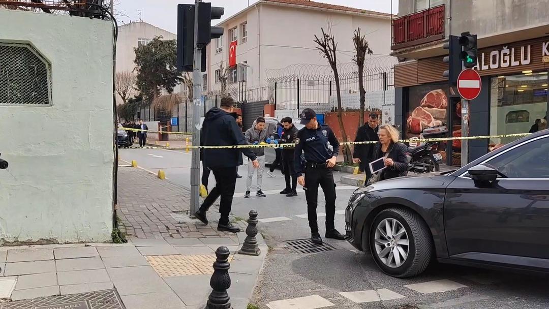 Sokak ortasında vahşet: Fatih te okulun &ouml;n&uuml;nde kadın cinayeti!  5