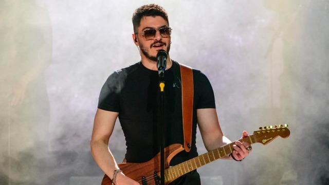 Semicenk evinde bayıldı! Apar topar hastaneye kaldırıldı