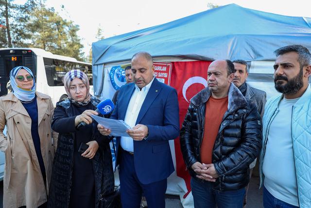 Diyarbakır da bazı belediyelerde işten &ccedil;ıkarılan iş&ccedil;ilerin eylemi s&uuml;r&uuml;yor 2