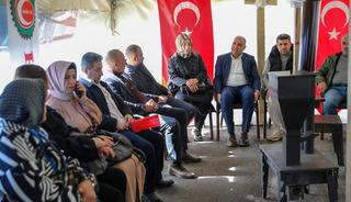 Diyarbakır'da bazı belediyelerde işten &ccedil;ıkarılan iş&ccedil;ilerin eylemi s&uuml;r&uuml;yor