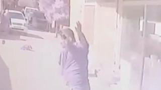 İzmir’de alacak verecek kavgası kanlı bitti: 1 yaralı