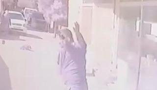 İzmir&rsquo;de alacak verecek kavgası kanlı bitti: 1 yaralı