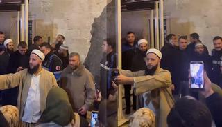 Celal Karat&uuml;re i&ccedil;in bu kez kuyruk oluştu: &ldquo;Haremlik selamlık yapın&rdquo;