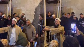 Celal Karatüre için bu kez kuyruk oluştu: “Haremlik selamlık yapın! Herkesle resim çekilecek”