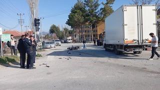 Kamyonet ile çarpışan motosikletin sürücüsü hayatını kaybetti