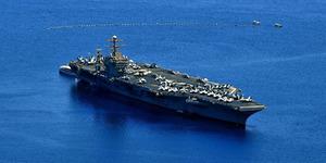 İran Abraham Lincoln'&uuml; vurdu: U&ccedil;ak gemisi geri &ccedil;ekildi