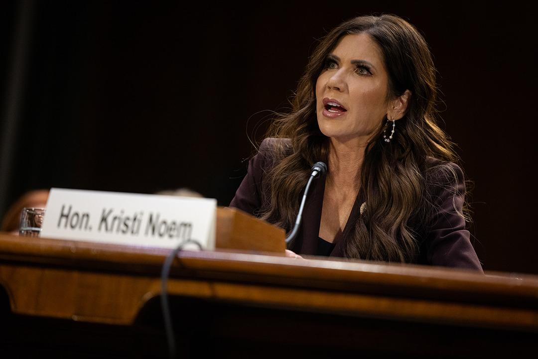 ABD Başkanı Trump, İ&ccedil; G&uuml;venlik Bakanı Noem&rsquo;i g&ouml;revden aldı 1