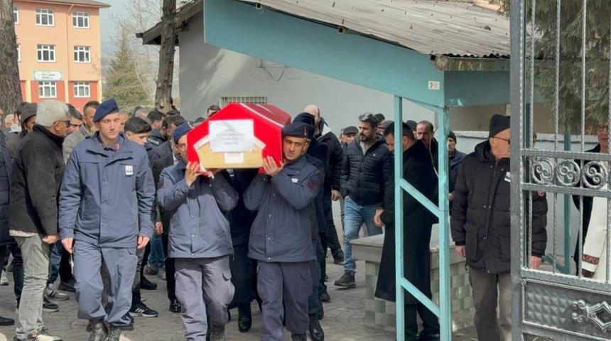 Beylik tabancasıyla intihar eden askeri personel Karab&uuml;k'te toprağa verildi