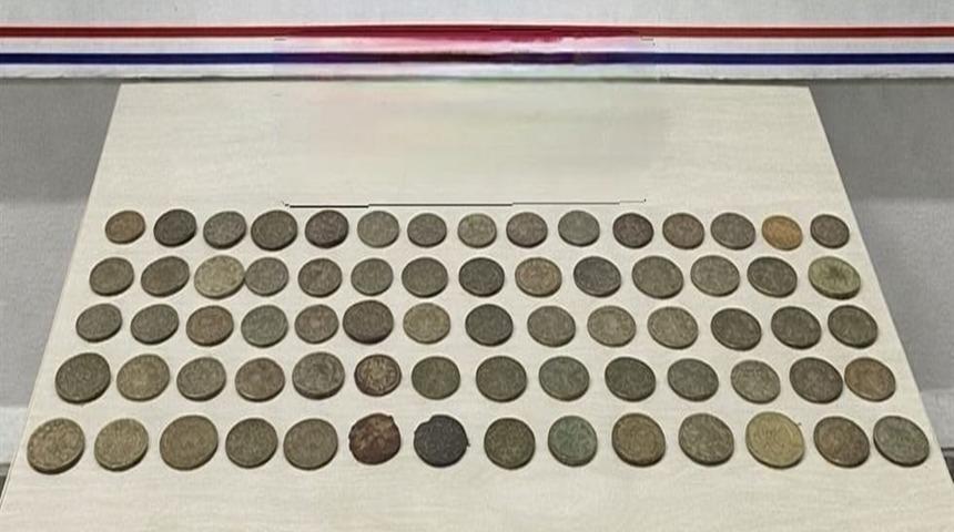 Bursa'da tarihi eser ka&ccedil;ak&ccedil;ılığı operasyonu: 70 sikke ele ge&ccedil;irildi