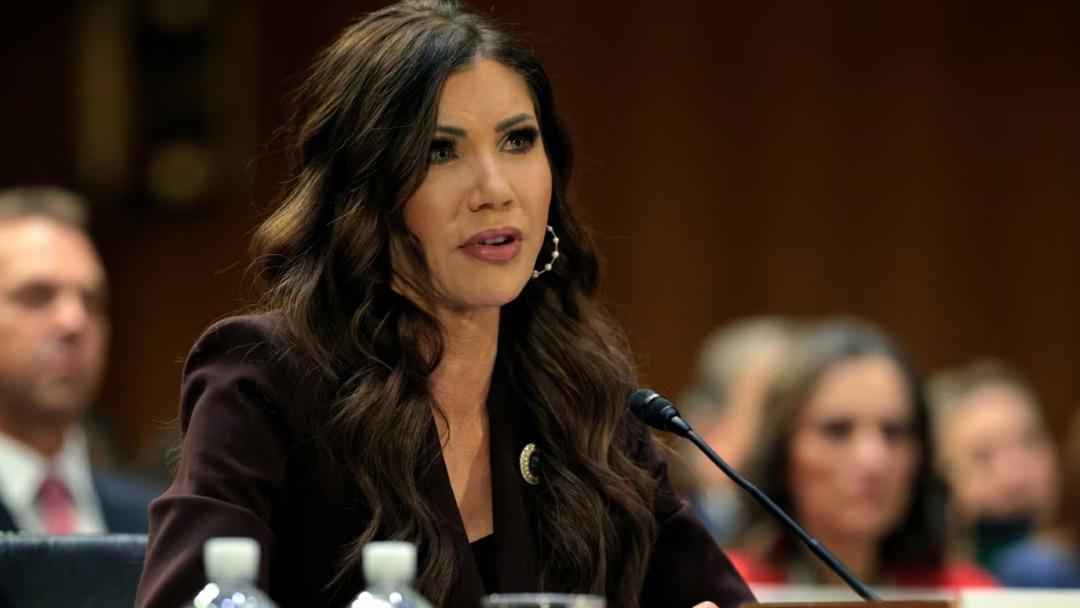 ABD Başkanı Trump, İ&ccedil; G&uuml;venlik Bakanı Noem i g&ouml;revden aldı 1