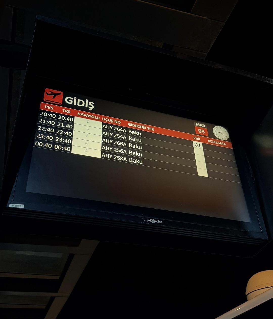 Azerbaycan a saldırı sonrası u&ccedil;akların rotası T&uuml;rkiye ye &ccedil;evrildi! Iğdır da hava hareketliliği 2