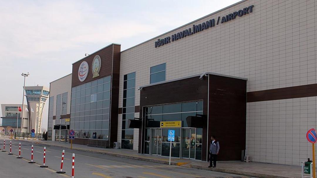 Azerbaycan a saldırı sonrası u&ccedil;akların rotası T&uuml;rkiye ye &ccedil;evrildi! Iğdır da hava hareketliliği 3