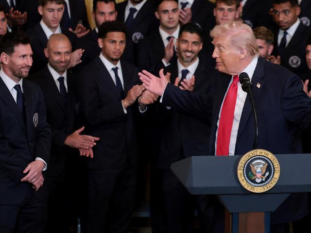 Beyaz Saray&rsquo;da dikkat &ccedil;eken an! Trump konuştu, Messi izledi