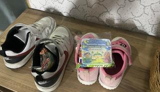 Teravih sonrası ayakkabılardan &ccedil;ıkan hediyeler &ccedil;ocukları sevindirdi