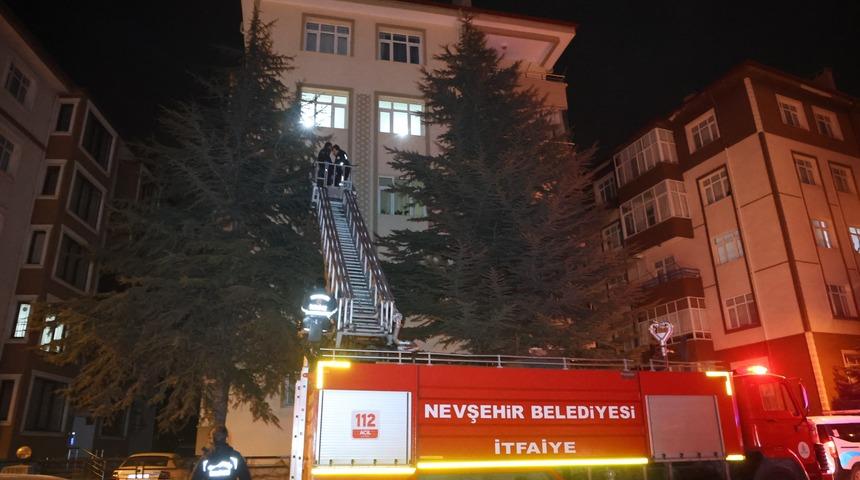 Kapıyı a&ccedil;mayınca ekipler seferber oldu