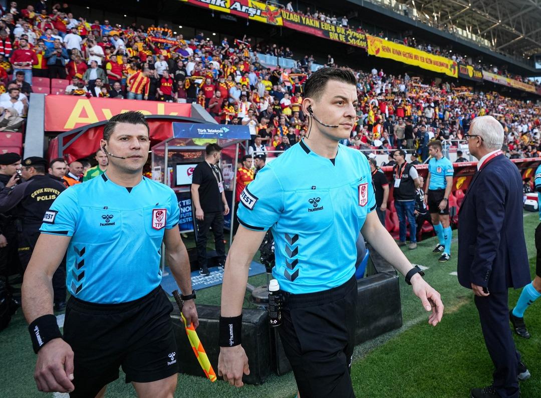 Mustafa &Ccedil;ulcu derbinin hakemine isyan etti: "Ozan Erg&uuml;n kronizm ile &ouml;ne &ccedil;ıkıyor! Yanlış atama..." 2