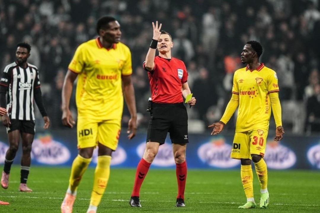 Mustafa &Ccedil;ulcu derbinin hakemine isyan etti: "Ozan Erg&uuml;n kronizm ile &ouml;ne &ccedil;ıkıyor! Yanlış atama..." 4