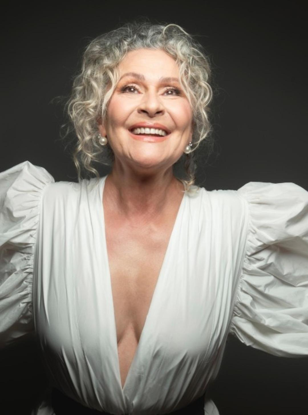 Uzak Şehir in Sadakat i Gonca Cilasun un Instagram daki pozları şaşırttı! Kimse inanamadı  2