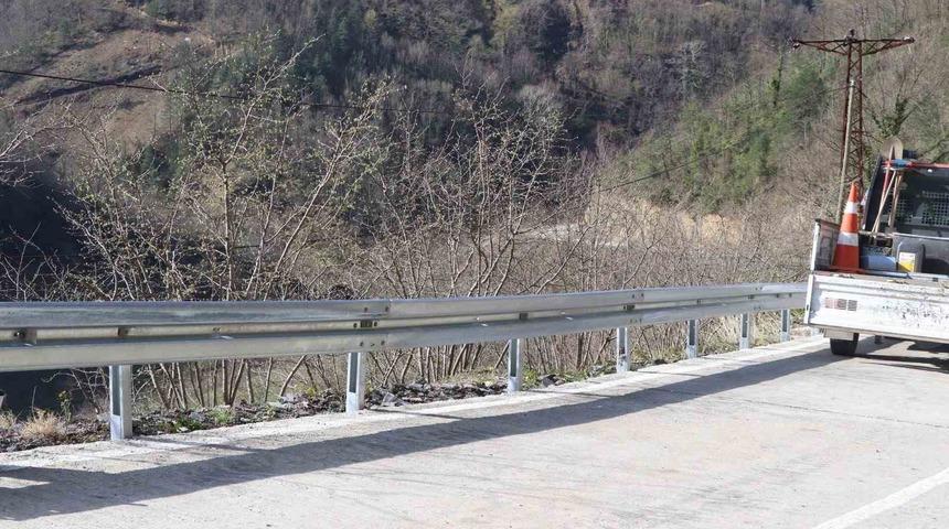 &Ouml;l&uuml;m yoluna bariyerli &ouml;nlem