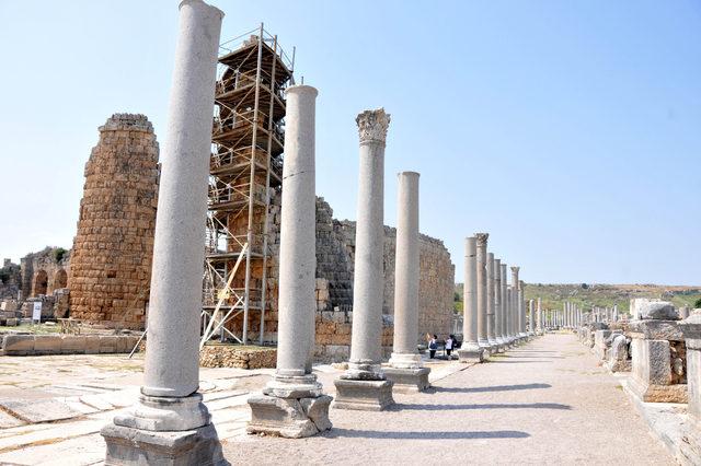 'Perge'de dikili bir sütunun olsun' sloganıyla kampanya