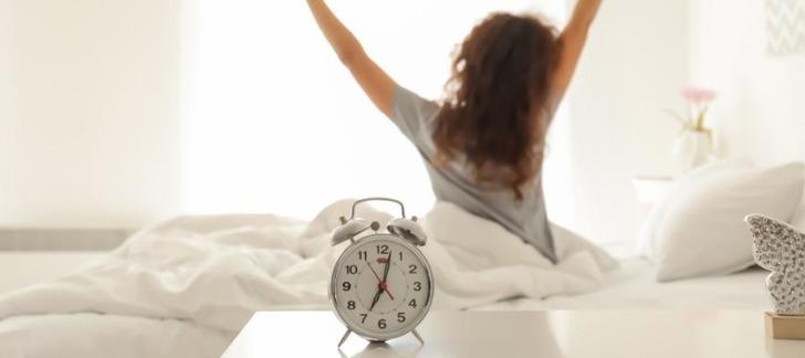 &Ouml;ncelikle en temelden başlayalım; Sabah uyandığında ilk yaptığın şey nedir?