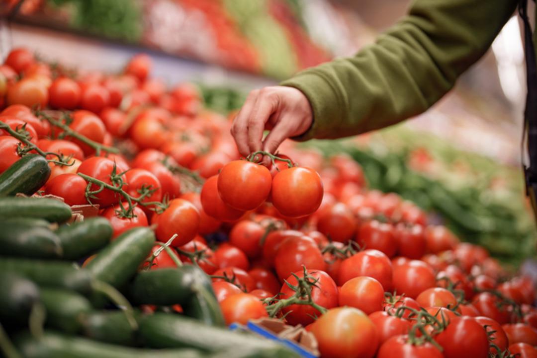 &lsquo;B&ouml;ylesi olmaz&rsquo; demeyin: 2 trilyon doları y&ouml;netirken domates satıcılığına ge&ccedil;ti! 3