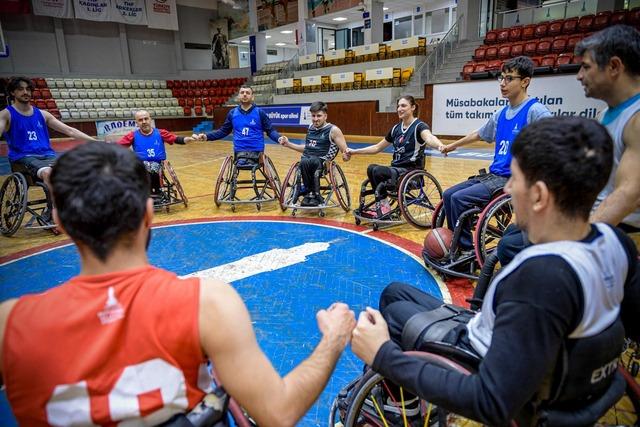 İzmirli kadın sporcu, sakatlık sonrası tekerlekli sandalyeyle spora d&ouml;nd&uuml; 2