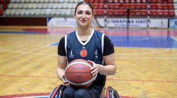 İzmirli kadın sporcu, sakatlık sonrası tekerlekli sandalyeyle spora d&ouml;nd&uuml;
