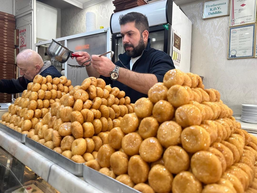 66 yıllık Ramazan sırrı: "50 kilosunu yapana kadar 150 tepsi baklava &ccedil;ıkar" 2