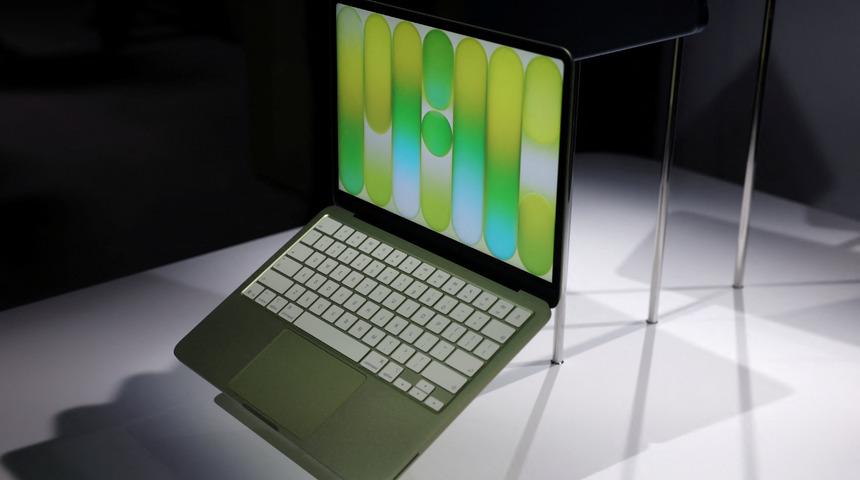 599 dolarlık MacBook Neo par&ccedil;alarına ayrıldı: Apple'dan tasarım s&uuml;rprizi!