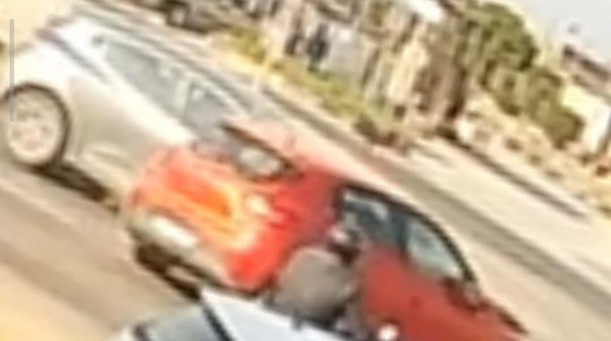 Turgutlu&rsquo;da 3 kişinin yaralandığı kaza anı kamerada