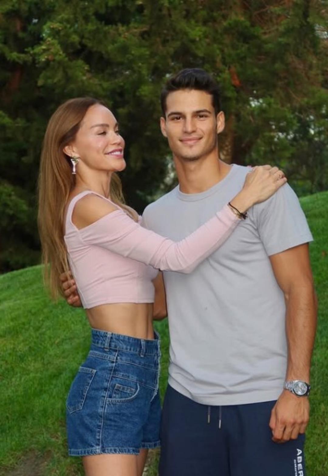 Ebru Şallı&rsquo;nın oğlu Beren 22 yaşında! Yakışıklılığıyla herkesi mest etti   2