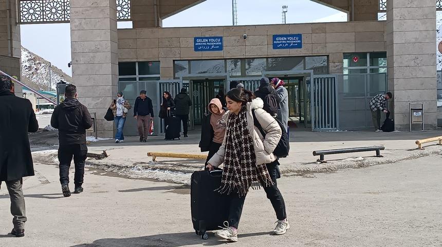 Savaş sonrası İranlılar &uuml;lkelerine d&ouml;n&uuml;yor