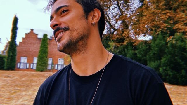 Ünlü oyuncu Doğaç Yıldız evleniyor! Piramitler önünde sürpriz teklif 