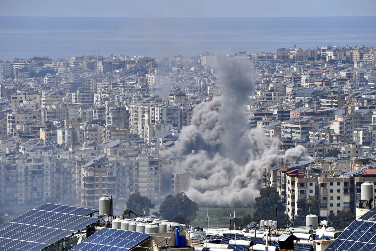 SON DAKİKA | İsrail den Beyrut ve Tahran a yeni saldırılar! İran dan &ccedil;arpıcı iddia: "U&ccedil;ak gemisine f&uuml;ze saldırısı d&uuml;zenlendi" 2