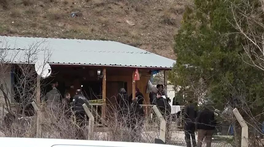 Camı kırılarak girilen evde &ouml;l&uuml; bulundu