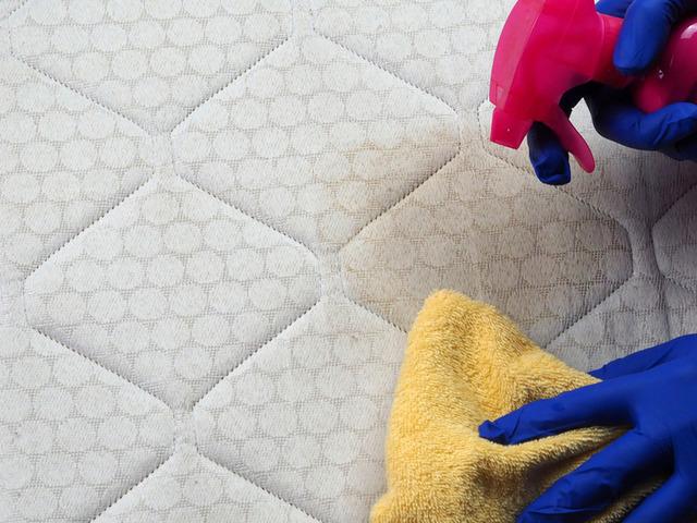 Yataktaki sarı lekelerden kurtulmanın basit yolu!