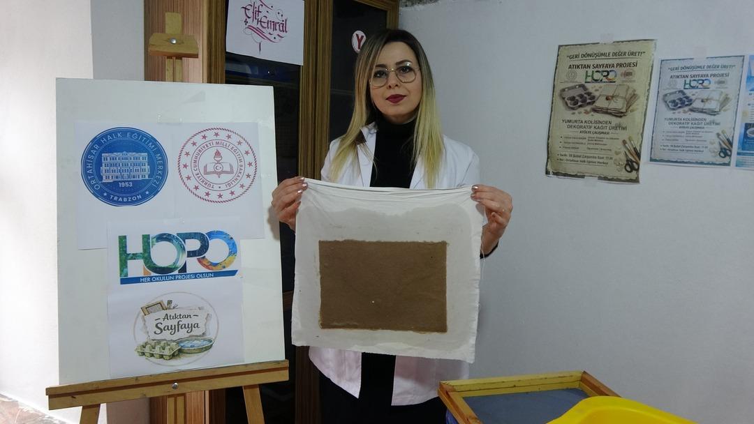 T&uuml;rkiye de başka &ouml;rneği yok: Yumurta kolisinden el yapımı kağıt &uuml;retiyorlar 1