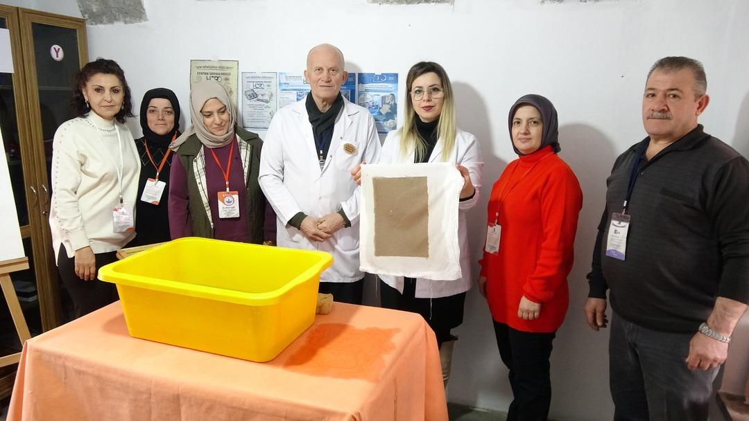 T&uuml;rkiye de başka &ouml;rneği yok: Yumurta kolisinden el yapımı kağıt &uuml;retiyorlar 2