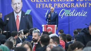 Bakan Ersoy, hemşeriyleriyle geleneksel iftar sofrasında bir araya geldi