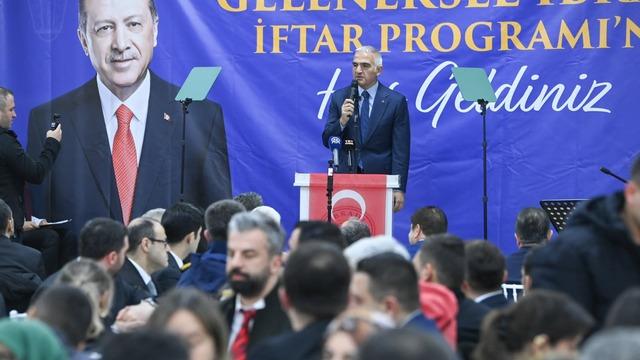 Bakan Ersoy, hemşeriyleriyle geleneksel iftar sofrasında bir araya geldi