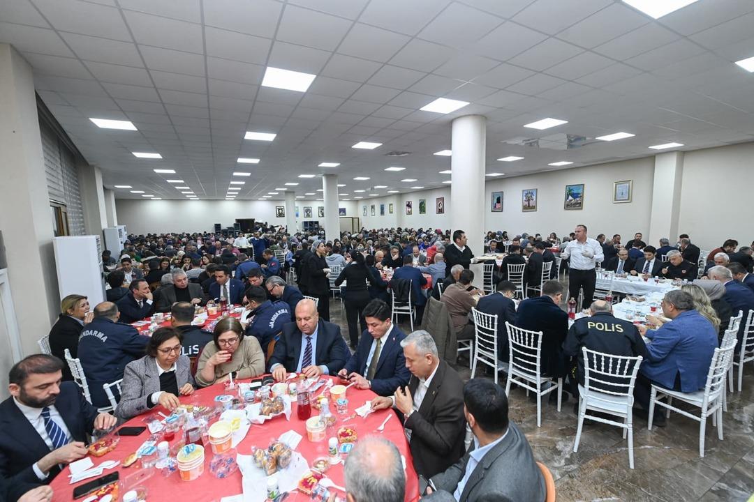 Bakan Ersoy, hemşeriyleriyle geleneksel iftar sofrasında bir araya geldi 5