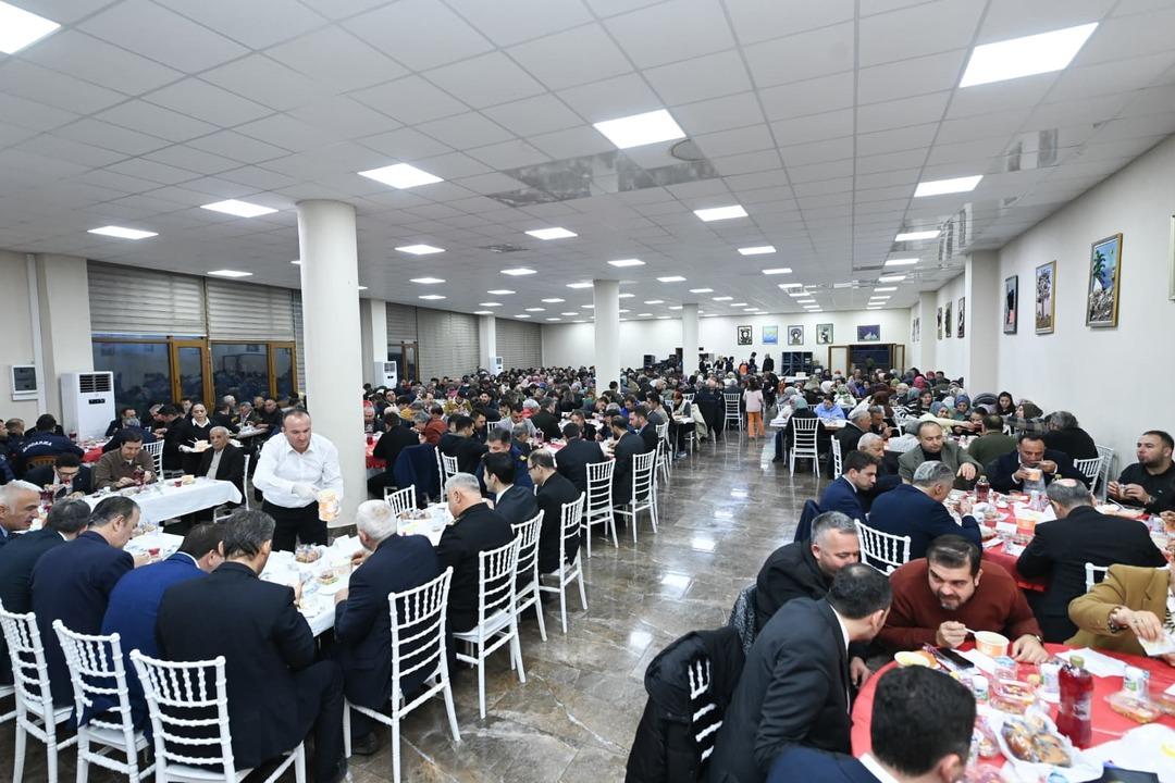 Bakan Ersoy, hemşeriyleriyle geleneksel iftar sofrasında bir araya geldi 6