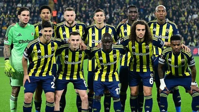 Fenerbahçe'de Samsunspor maçı öncesi bir şok daha! Yıldız isim antrenmanı yarıda bıraktı